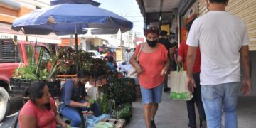 Comercio informal de Victoria reporta bajas ventas