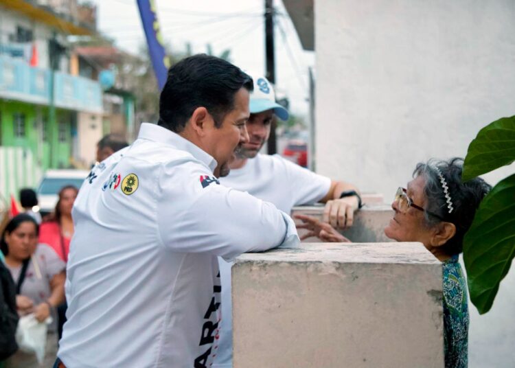 Habrá más becas y programas sociales: Arturo Núñez Ruíz