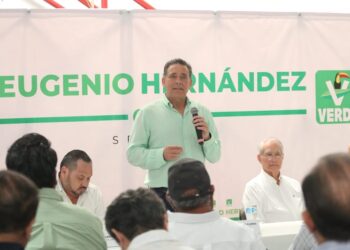 Se reune Geño con colegas constructores
