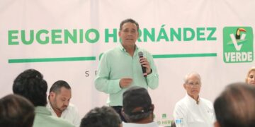 Se reune Geño con colegas constructores