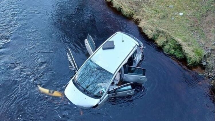 Momento exacto en que barco destruye puente vehicular en Baltimore