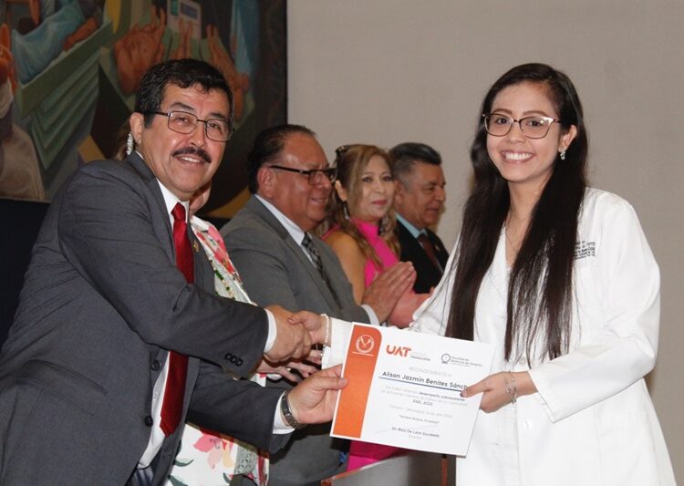 Entrega la UAT 37 médicos con las más altas calificaciones del EGEL Ceneval