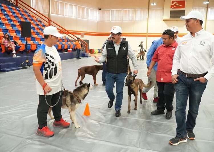El rector de la UAT inaugura curso de adiestramiento canino K-9