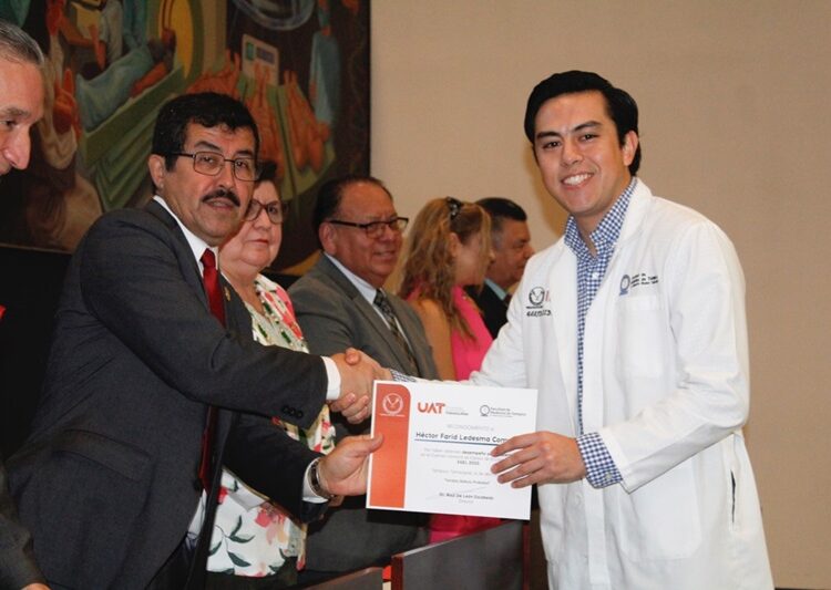 Entrega la UAT 37 médicos con las más altas calificaciones del EGEL Ceneval