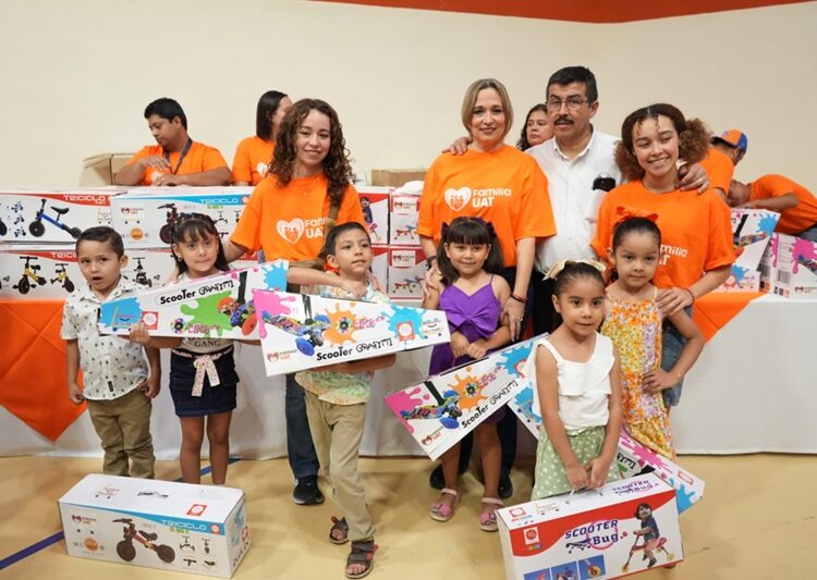 Dámaso Anaya y su esposa presiden el festival del SUTUAT por el Día del Niño