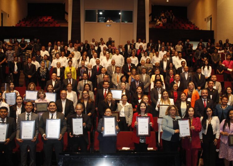 Recibe la UAT reconocimientos a la calidad educativa