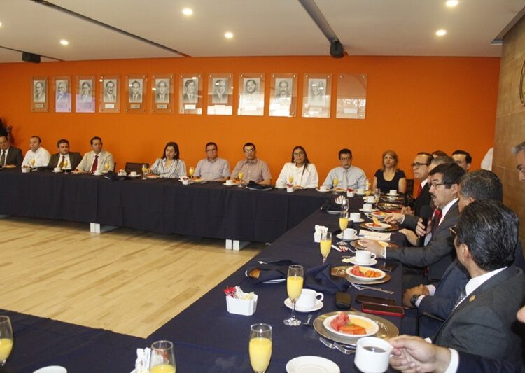 Entrega la UAT 37 médicos con las más altas calificaciones del EGEL Ceneval