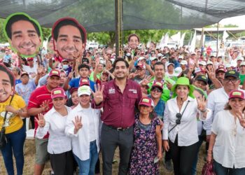 Carlos fortalece vínculos con cientos de reynosenses