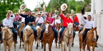 Cabalgan jinetes de Matamoros y brindan su apoyo al candidato Arturo Núñez Ruiz