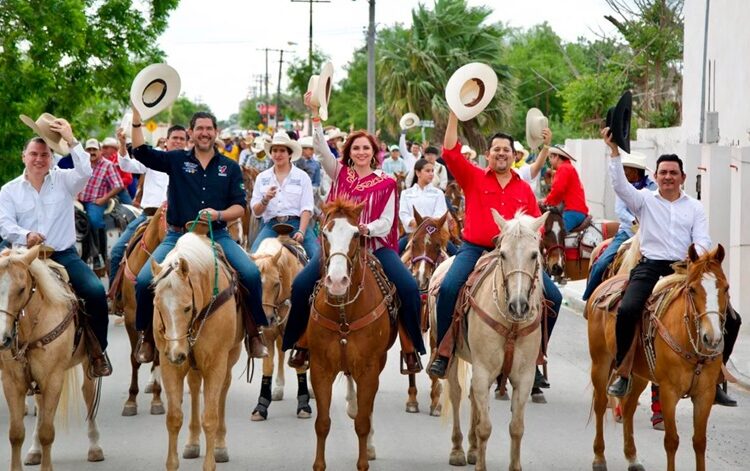 Cabalgan jinetes de Matamoros y brindan su apoyo al candidato Arturo Núñez Ruiz