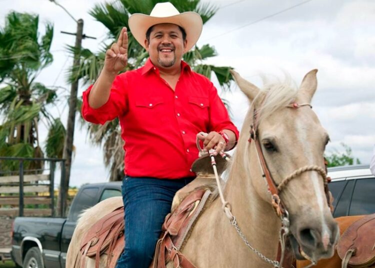 Cabalgan jinetes de Matamoros y brindan su apoyo al candidato Arturo Núñez Ruiz