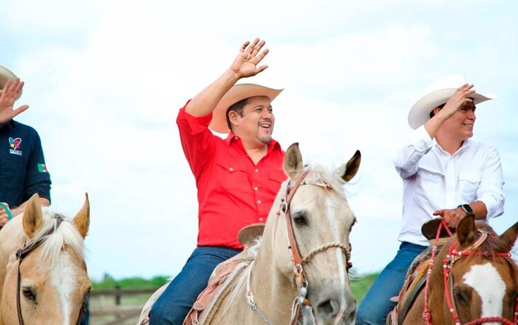 Cabalgan jinetes de Matamoros y brindan su apoyo al candidato Arturo Núñez Ruiz