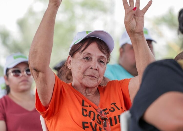 Carlos Peña Ortiz, fue recibido con entusiasmo en su 3.er día de campaña