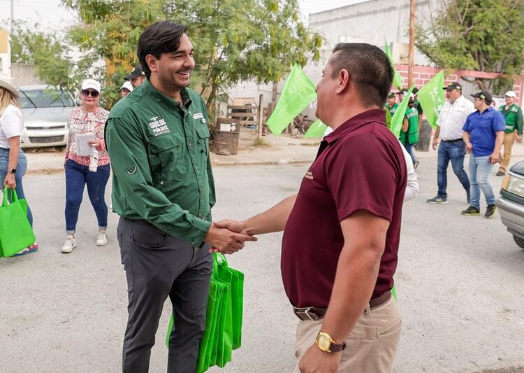 Carlos Peña Ortiz, fue recibido con entusiasmo en su 3.er día de campaña