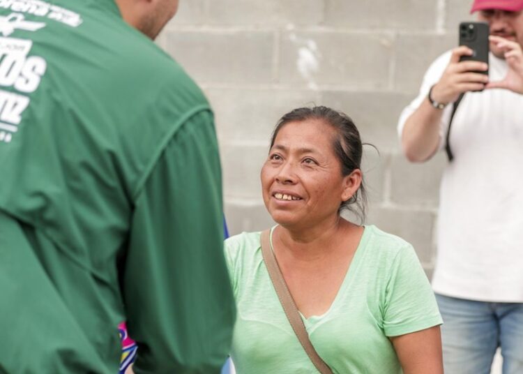 Carlos Peña Ortiz, fue recibido con entusiasmo en su 3.er día de campaña