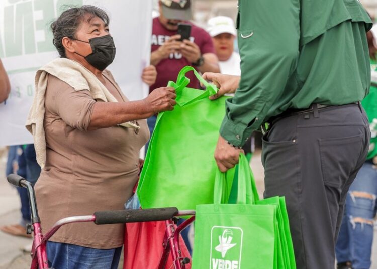 Carlos Peña Ortiz, fue recibido con entusiasmo en su 3.er día de campaña