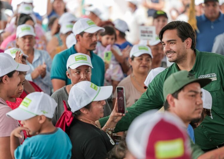 Carlos Peña Ortiz, fue recibido con entusiasmo en su 3.er día de campaña