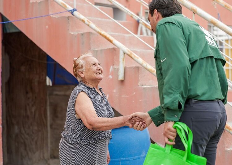 Carlos Peña Ortiz, fue recibido con entusiasmo en su 3.er día de campaña