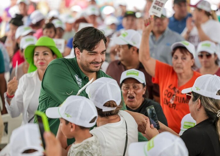 Carlos Peña Ortiz, fue recibido con entusiasmo en su 3.er día de campaña