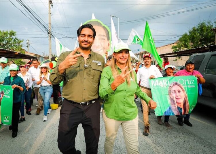 Carlos Peña Ortiz y Maki Ortiz fortalecen su vínculo con los vecinos de la Colonia Villas de Imaq