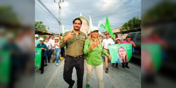 Carlos Peña Ortiz y Maki Ortiz fortalecen su vínculo con los vecinos de la Colonia Villas de Imaq