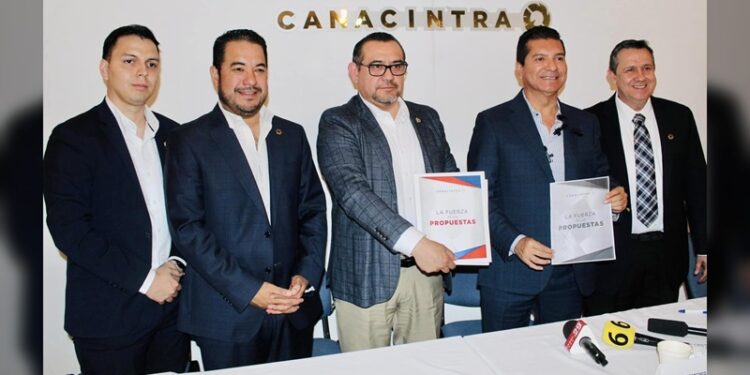 Chavira presenta plan para empresarios en Nuevo Laredo