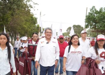 Comparte AMM sus propuestas en recorrido por colonias Santo Domingo, Alameda y Laureles