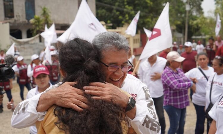 Comparte AMM sus propuestas en recorrido por colonias Santo Domingo, Alameda y Laureles