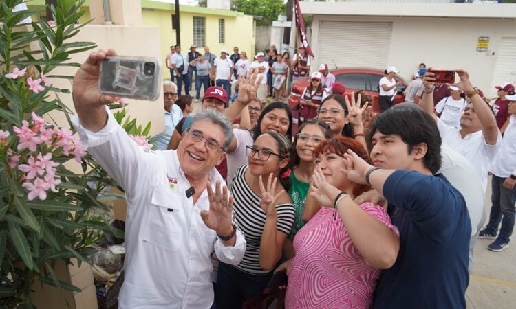 Comparte AMM sus propuestas en recorrido por colonias Santo Domingo, Alameda y Laureles