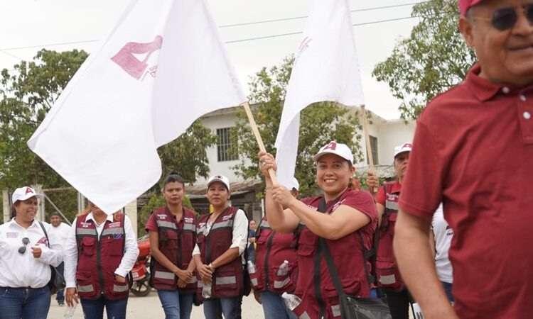 Comparte AMM sus propuestas en recorrido por colonias Santo Domingo, Alameda y Laureles
