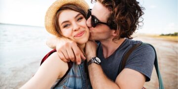 13 de abril, ‘Día Internacional del Beso 2024’: Frases para celebrar