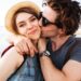 13 de abril, ‘Día Internacional del Beso 2024’: Frases para celebrar