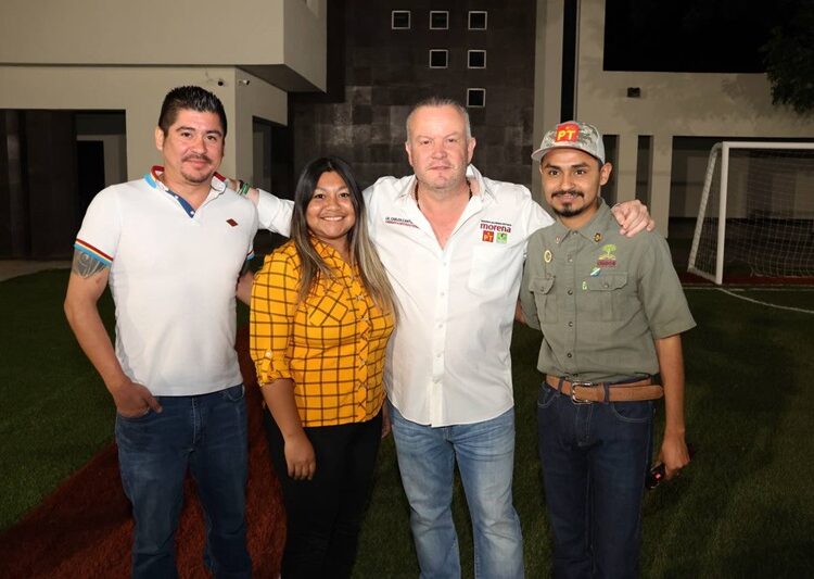 Dialoga Carlos Canturosas con juventudes neolaredenses