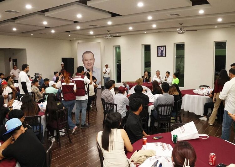 Dialoga Carlos Canturosas con juventudes neolaredenses