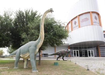 Con ‘Dinosaurios’ ambientan patios del Centro Cultural en NLD