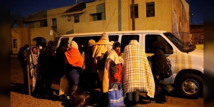 EUA supervisa a migrantes a través de diferentes métodos