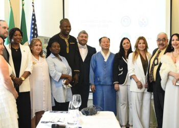 Firma DHIAC acuerdo de colaboración con fundaciones de México, Camerún y África