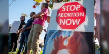 Entra en vigor en Florida la prohibición del aborto a las 6 semanas de embarazo
