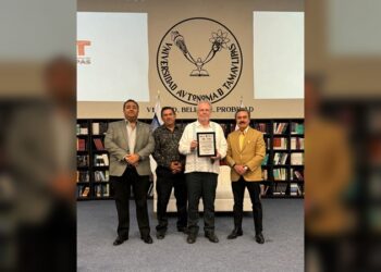 Imparte la UAT en Nuevo Laredo la Cátedra Octavio Paz con el escritor Anthony Stanton