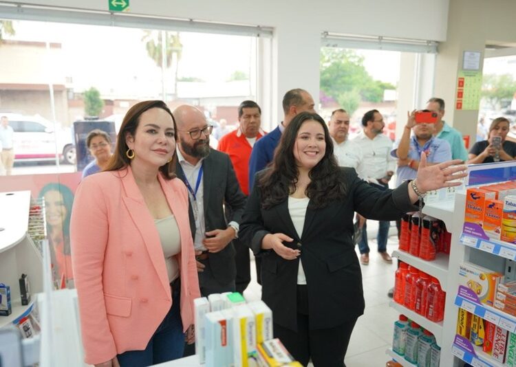 Inaugura candidata Carmen Lilia Canturosas nuevas Farmacias del Ahorro