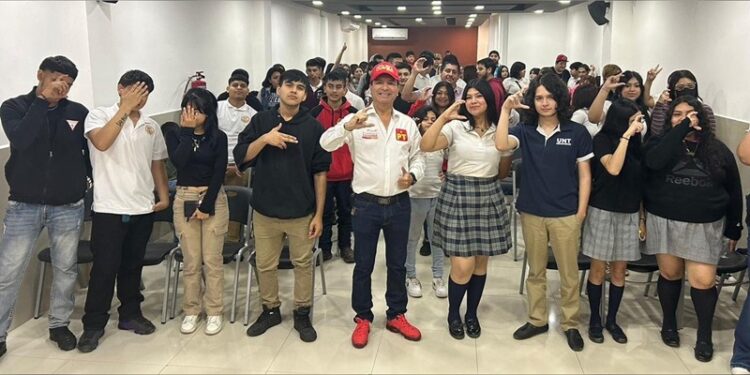 Juventud apoya a Chavira