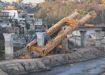 Colapsa una lanzadora de dovelas en obras del Tren Interurbano durante la madrugada