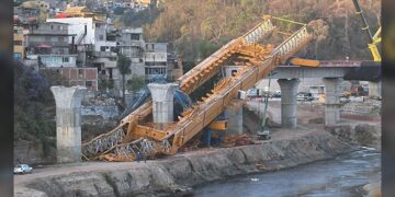 Colapsa una lanzadora de dovelas en obras del Tren Interurbano durante la madrugada