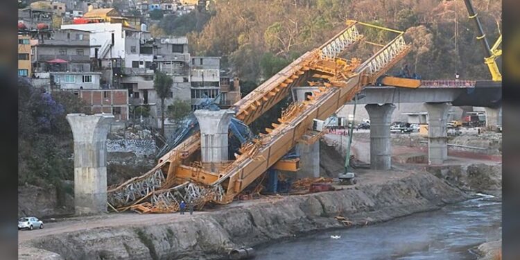 Colapsa una lanzadora de dovelas en obras del Tren Interurbano durante la madrugada