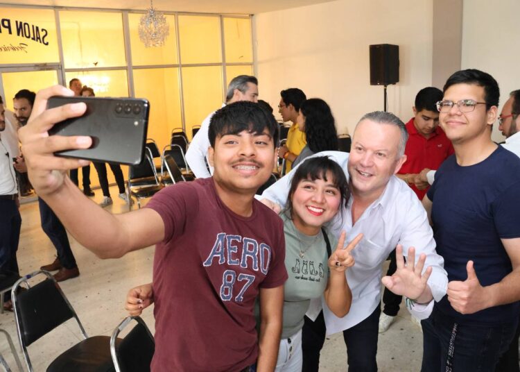 Legislará Carlos Cantúrosas para garantizar la educación en todos los niveles