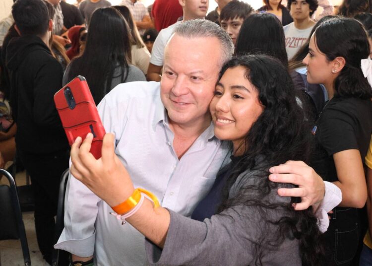 Legislará Carlos Cantúrosas para garantizar la educación en todos los niveles