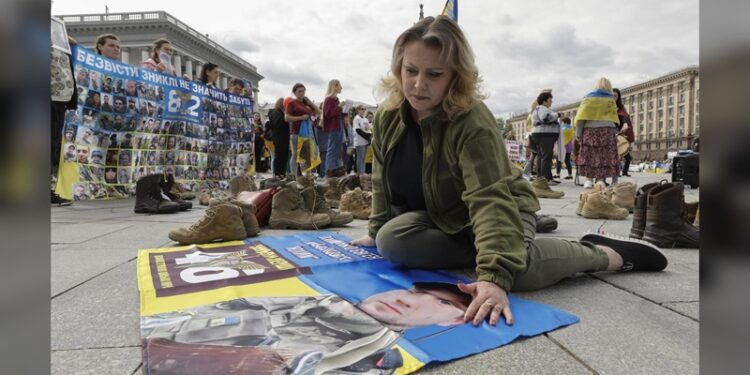 Casi 37 mil personas están desaparecidas en Ucrania, entre militares y civiles