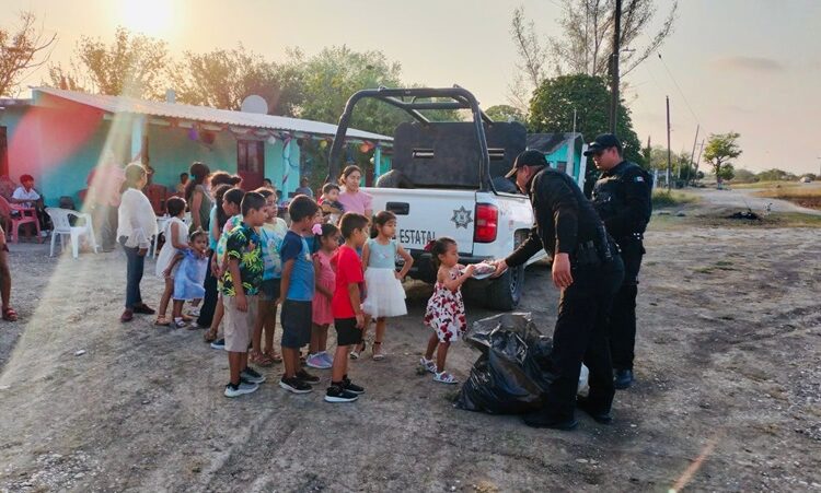 Menores de La Zamorina conmemoran Día del Niño y la Niña con la Guardia Estatal