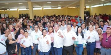 Pacta Armando Martínez compromisos con choferes de transporte público