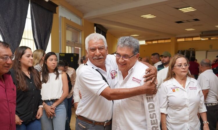 Pacta Armando Martínez compromisos con choferes de transporte público